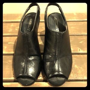 Aerosoles Black Pumps w/Open toe